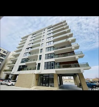 Selena By Tomis Năvodari